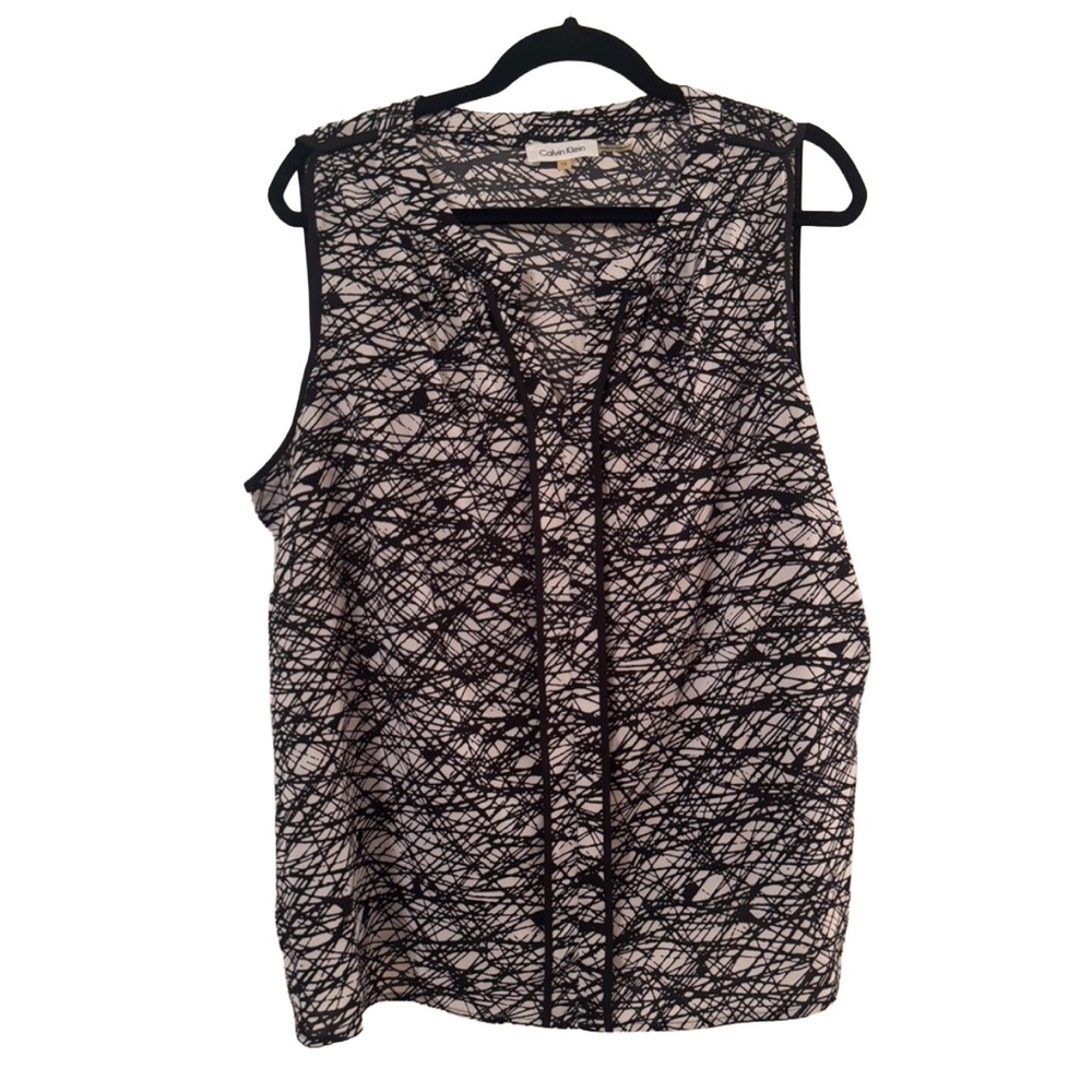 Calvin Klein Women’s Plus Size 1X Black and White Abstract Sleeveless Top